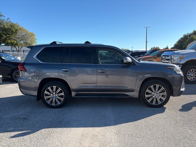 Used 2016 Lexus LX 570 4WD w/ Luxury Package image 4
