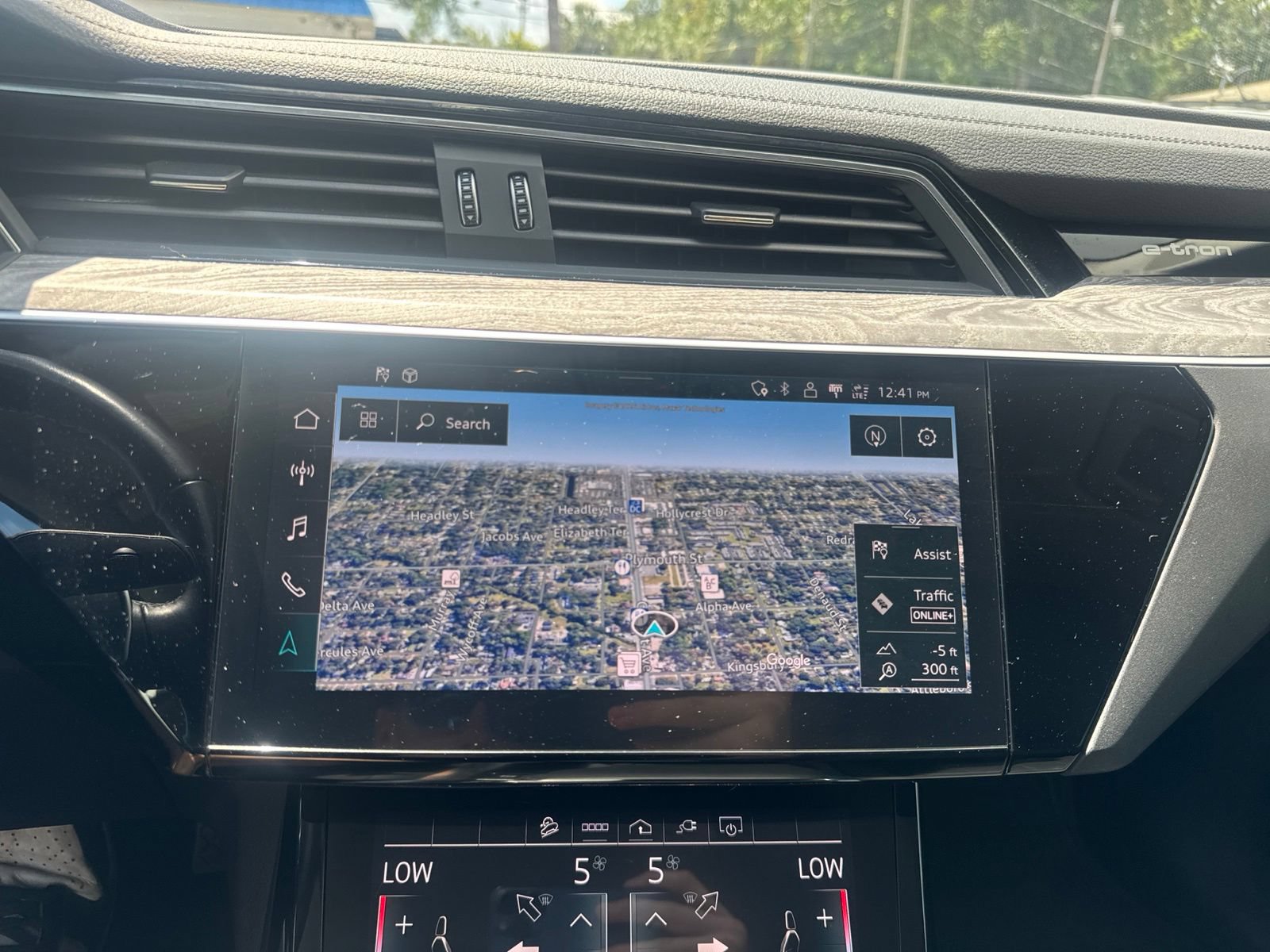 Used 2022 Audi e-tron Premium Plus AWD/4WD image 28