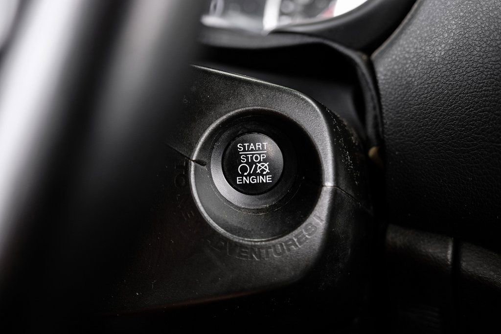 Used 2021 Jeep Renegade Limited image 29