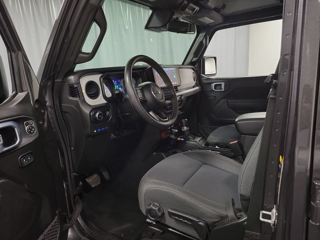 Used 2024 Jeep Wrangler Unlimited AWD/4WD image 12