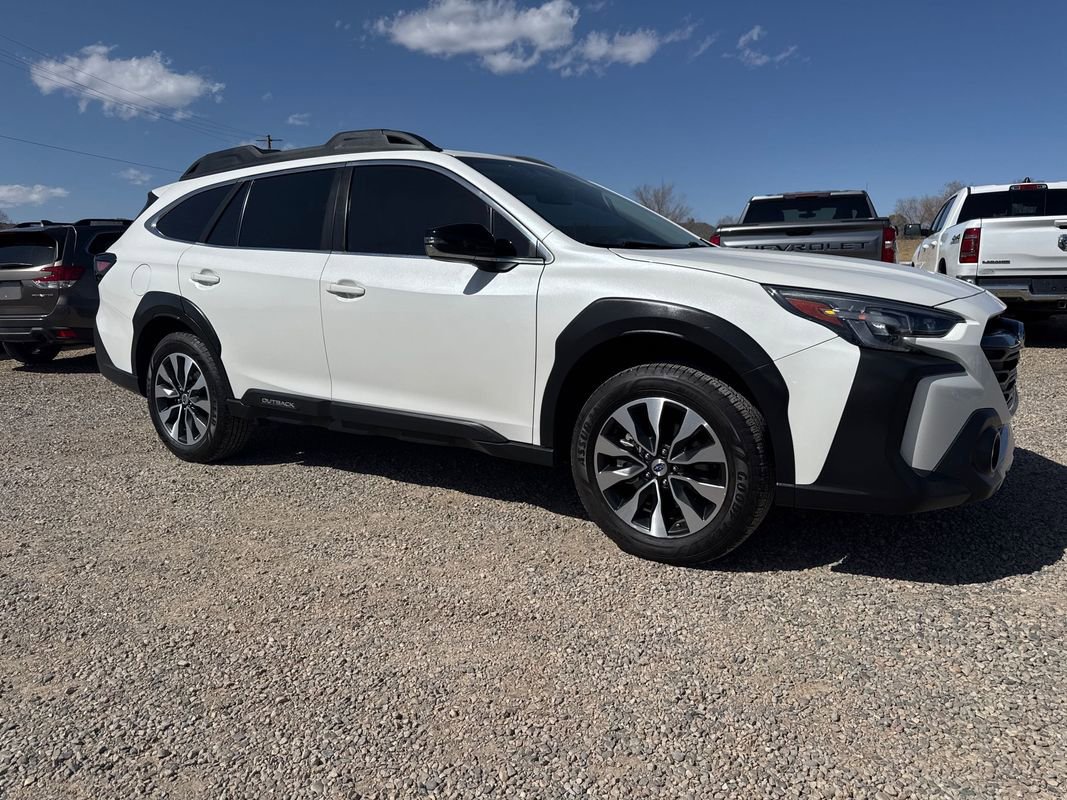 Used 2023 Subaru Outback Limited image 3