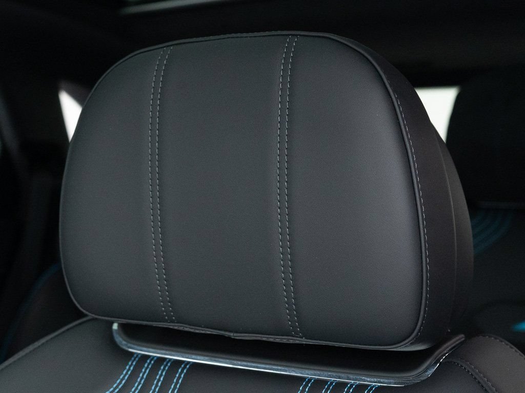 Certified 2025 Bentley Bentayga AWD/4WD image 17