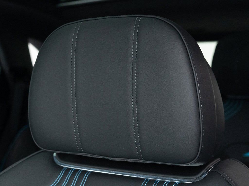 Certified 2025 Bentley Bentayga AWD/4WD image 17