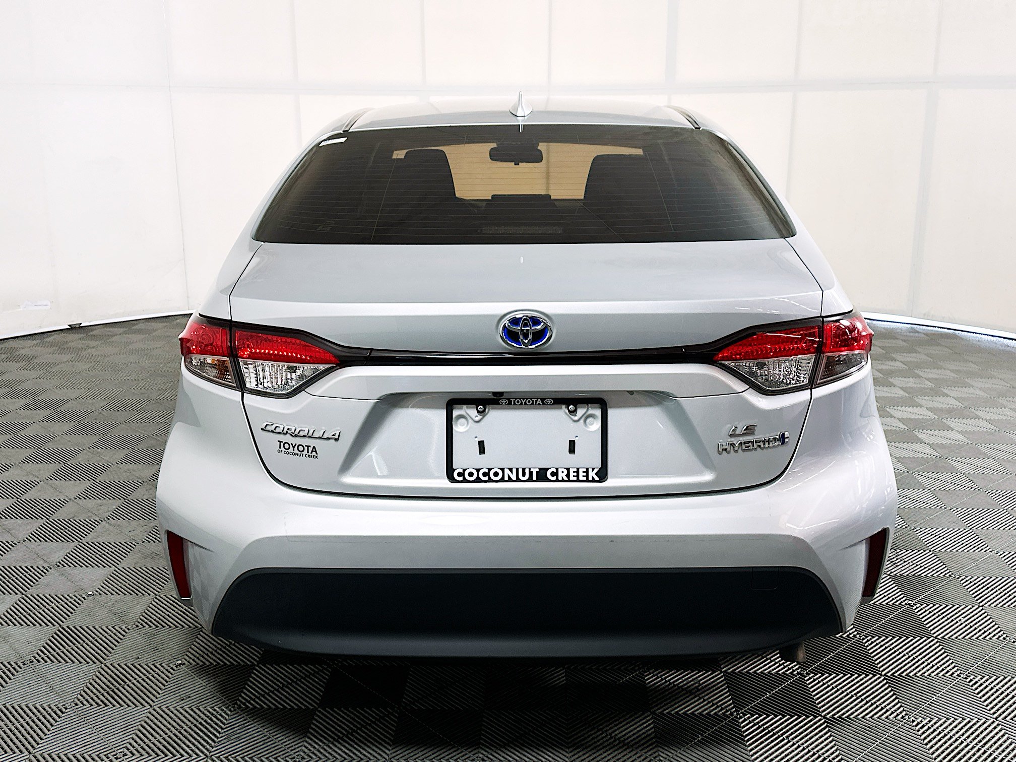 Used 2023 Toyota Corolla LE FWD image 4