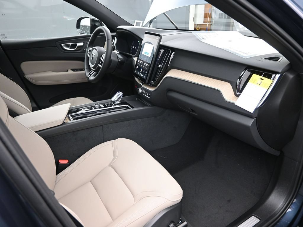 New 2026 Volvo XC60 B5 Plus w/ Protection Package Premier AWD/4WD image 39