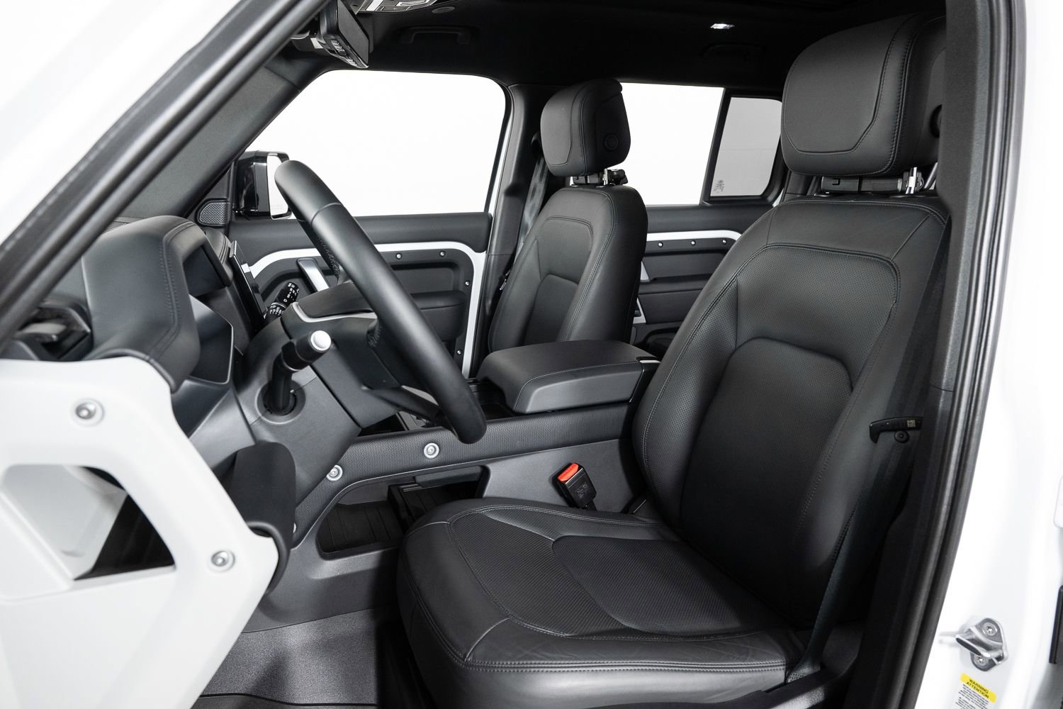 Used 2024 Land Rover Defender 110 SE image 14