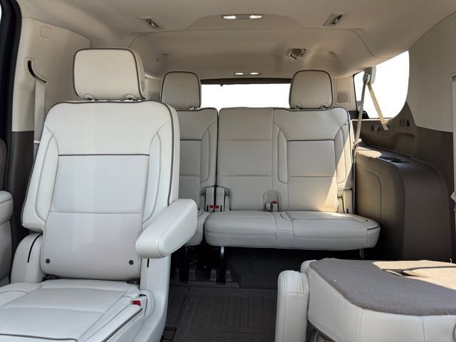 Used 2024 GMC Yukon XL Denali w/ Denali Reserve Package AWD/4WD image 11