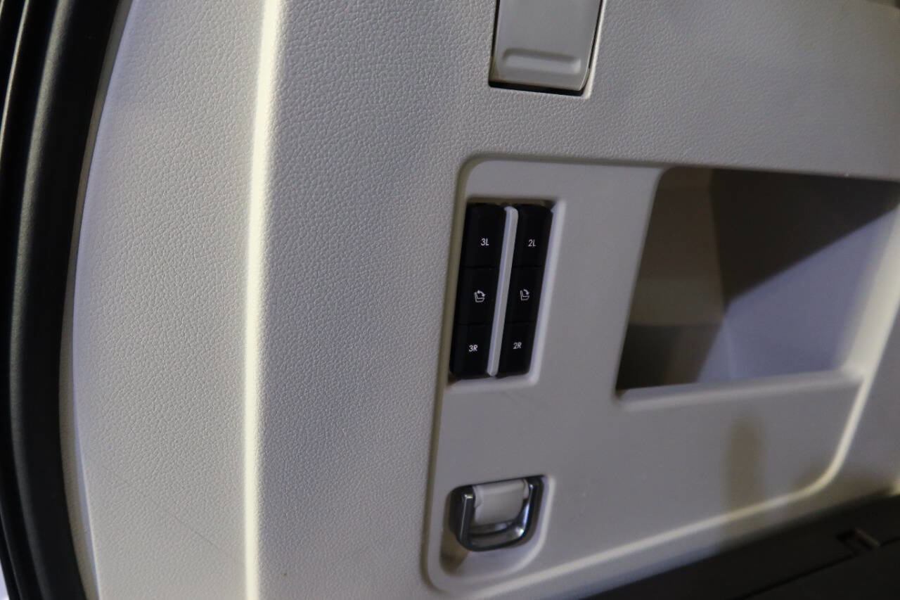 Used 2020 Lincoln Navigator Black Label w/ Cargo Convenience Package image 29