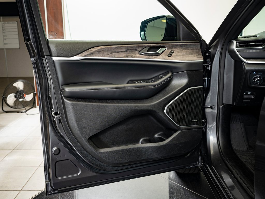 Used 2024 Jeep Grand Cherokee Limited 4xe image 24