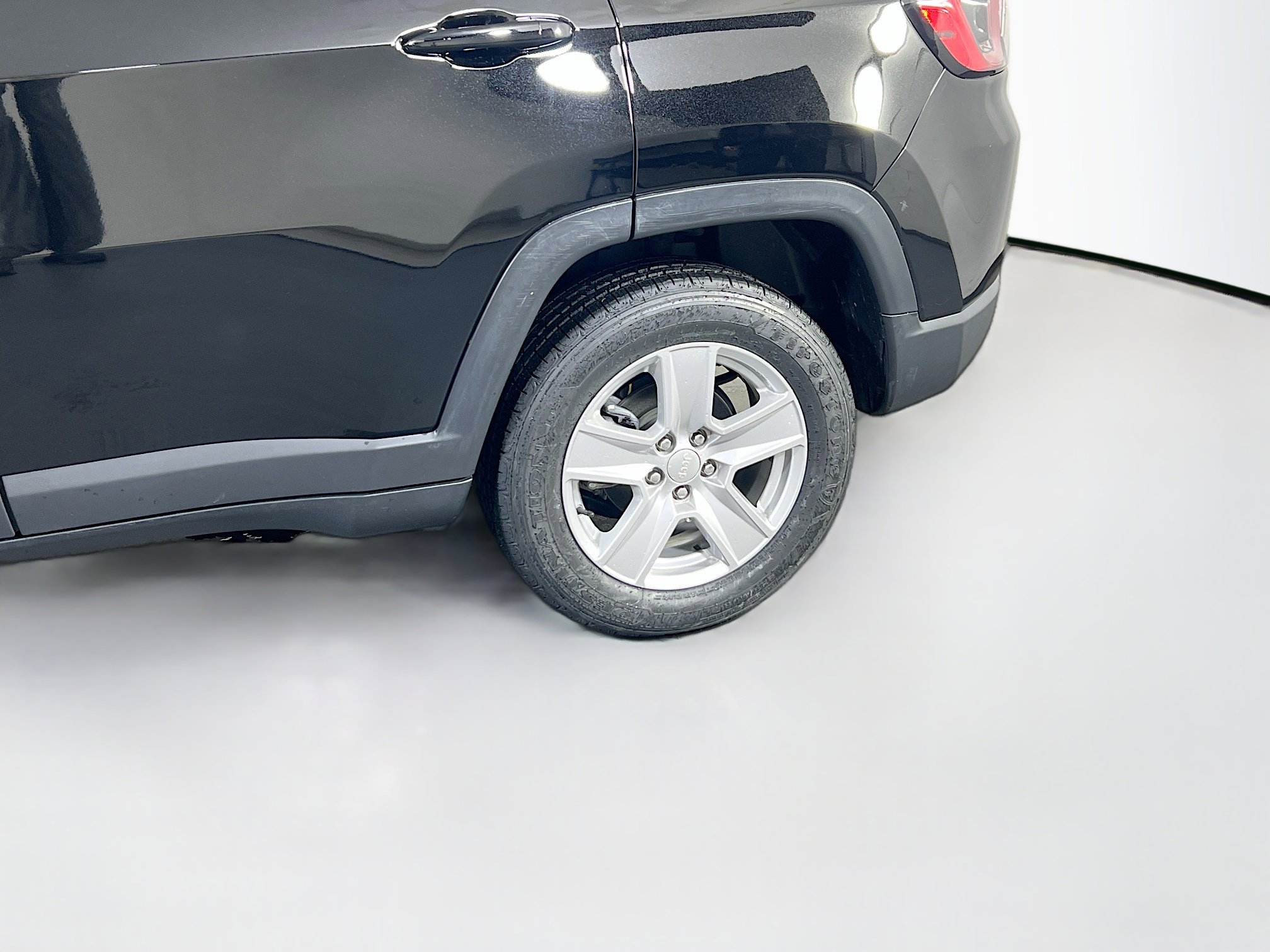 Used 2022 Jeep Compass Latitude image 28