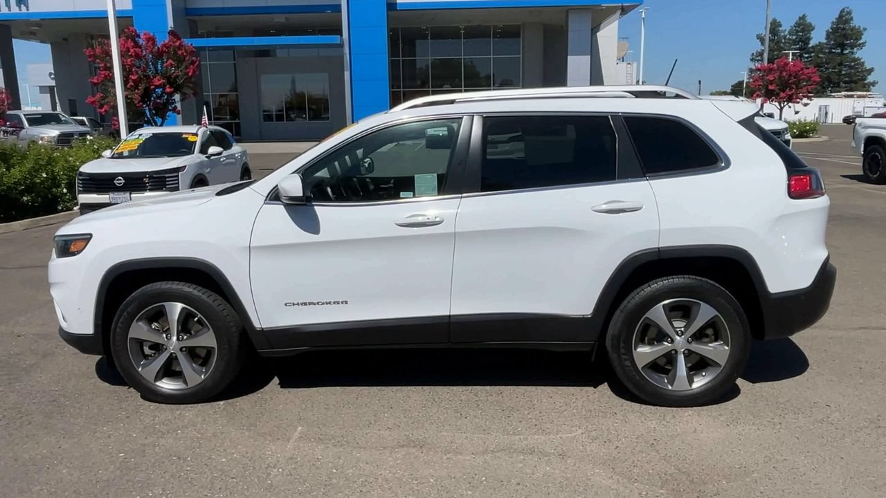 Used 2021 Jeep Cherokee Limited w/ Trailer Tow Group AWD/4WD image 4