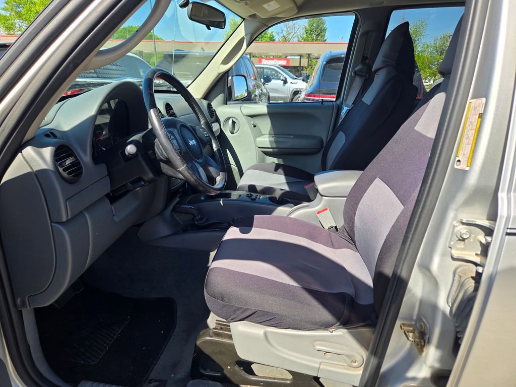 Used 2006 Jeep Liberty Sport AWD/4WD image 27