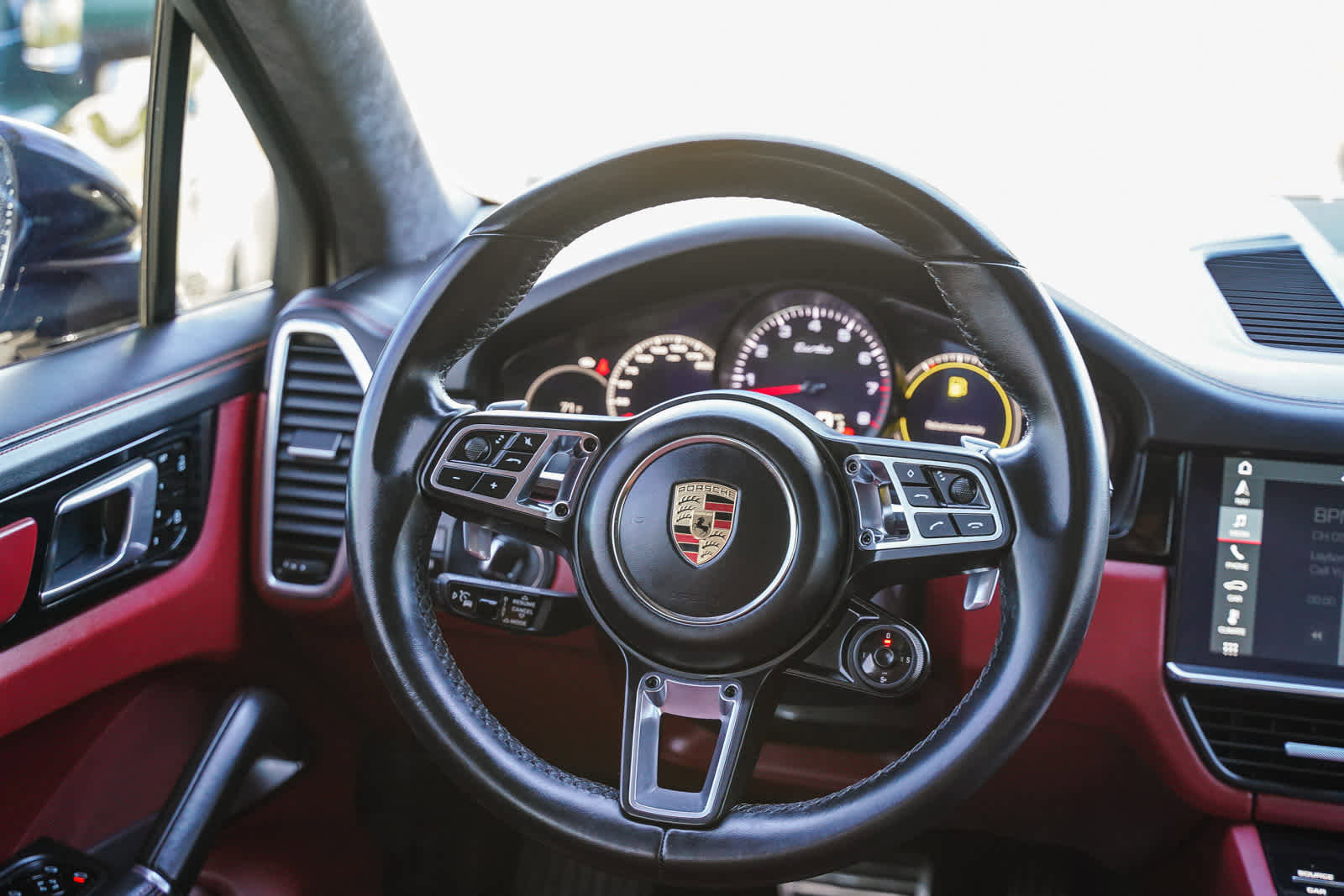 Used 2020 Porsche Cayenne Turbo image 15