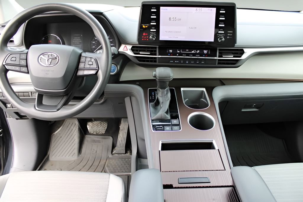 Certified 2023 Toyota Sienna LE image 9