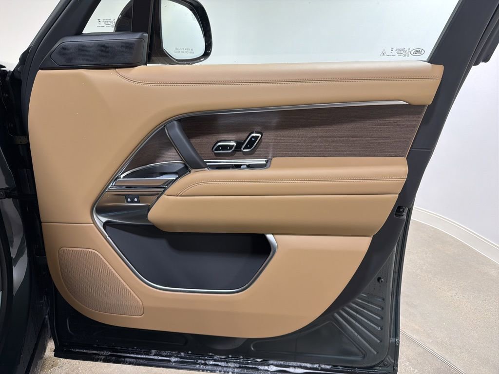 New 2026 Land Rover Range Rover Long Wheelbase SE image 23