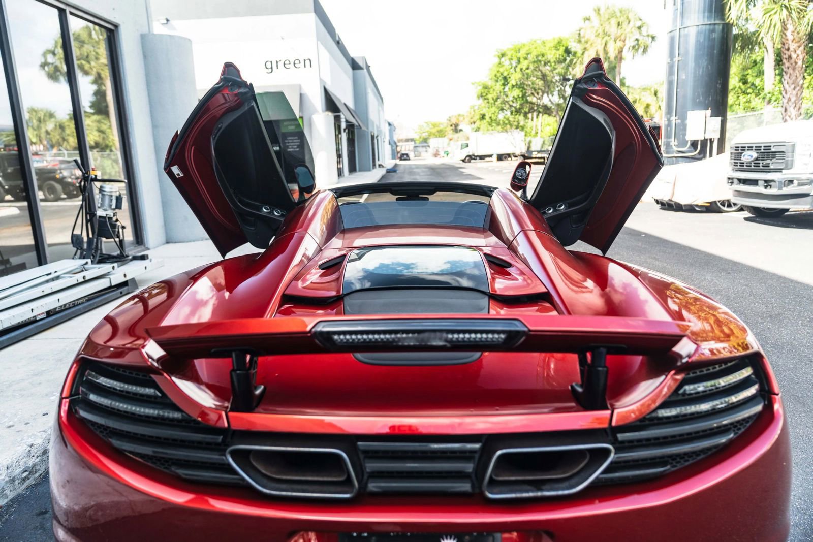 Used 2014 McLaren MP4-12C Spider RWD image 27
