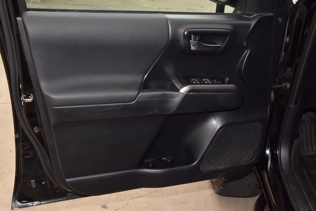 Used 2019 Toyota Tacoma TRD Sport w/ Technology Package image 32