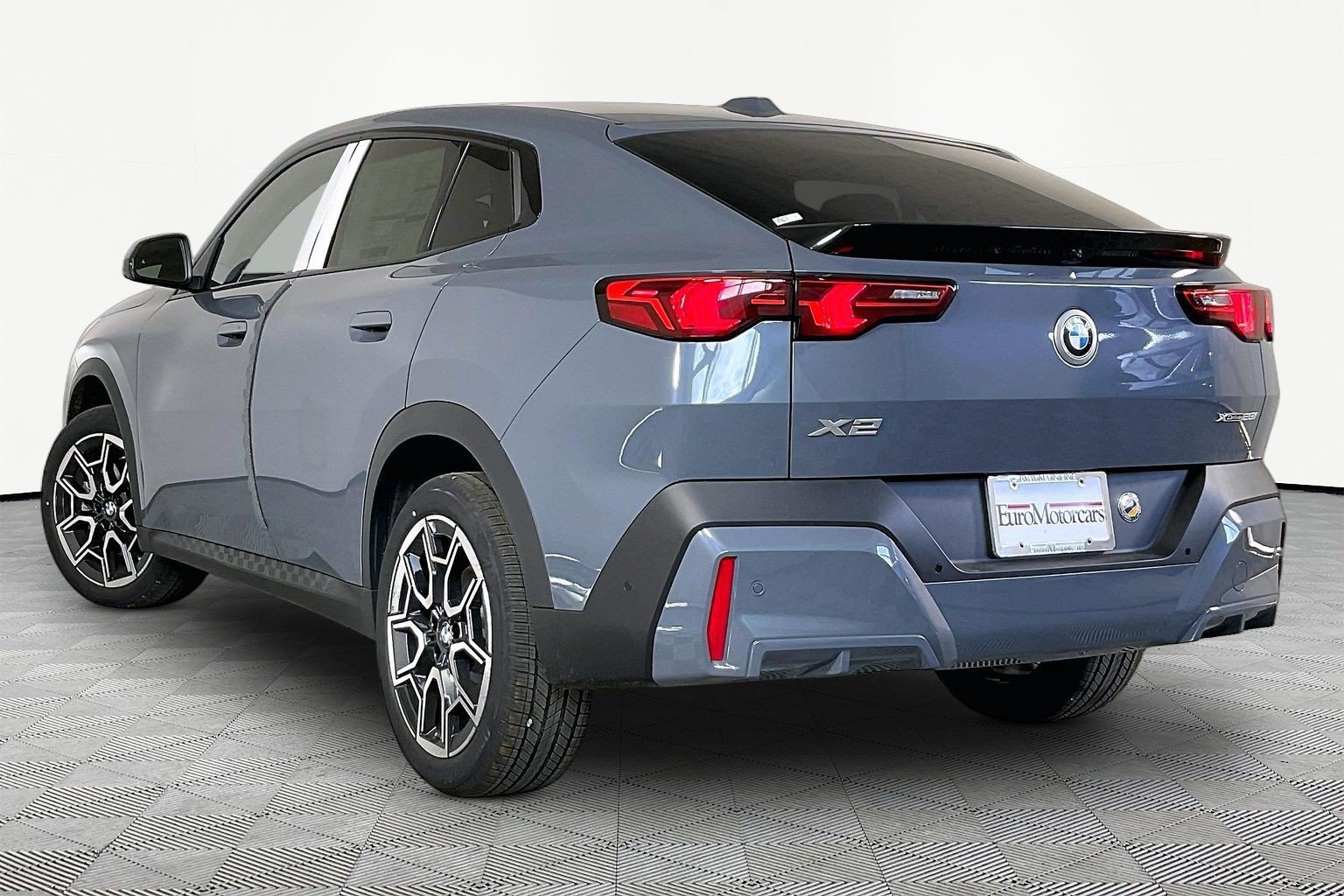 New 2026 BMW X2 xDrive28i AWD/4WD image 4