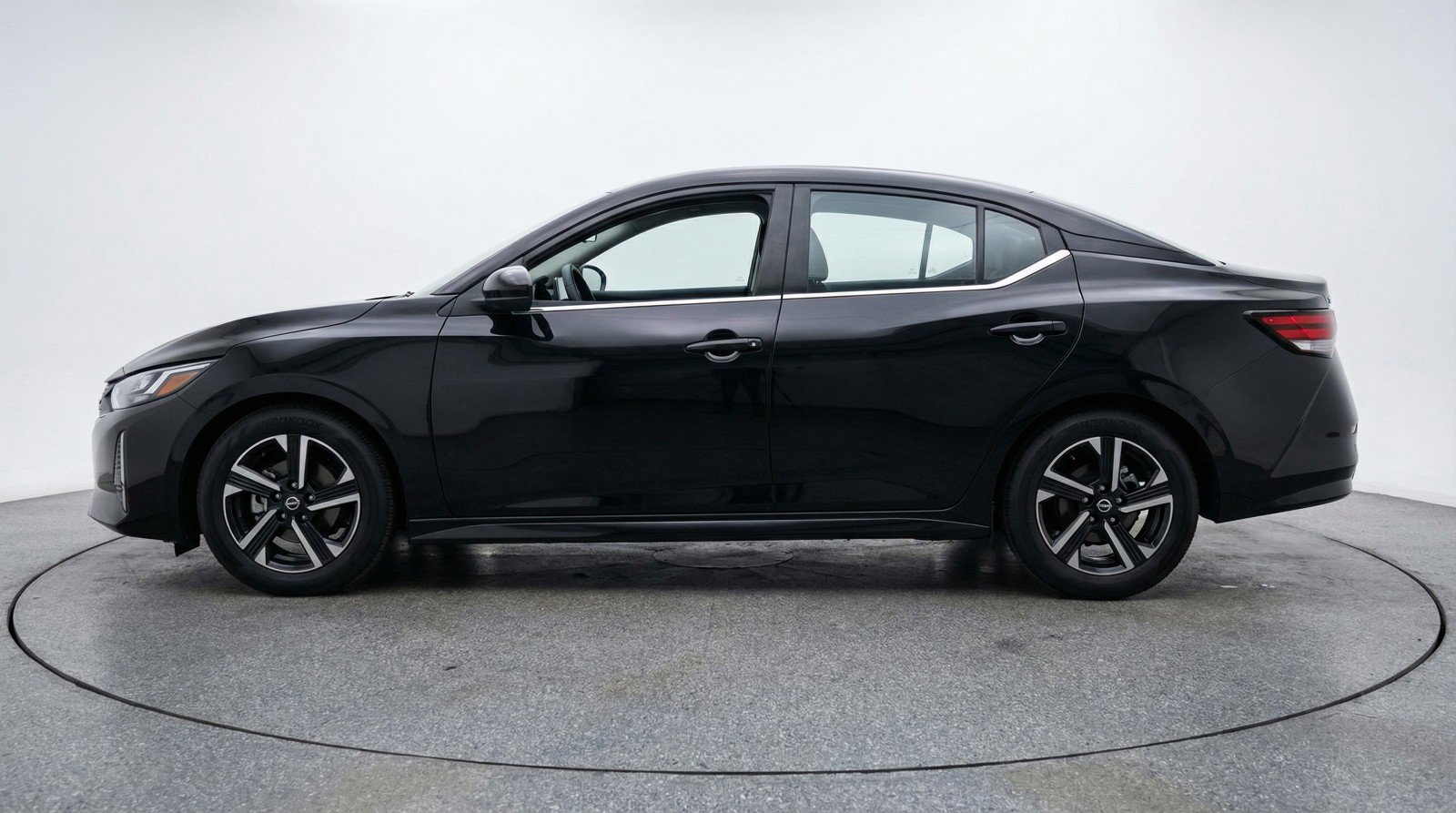 Used 2025 Nissan Sentra SV image 5