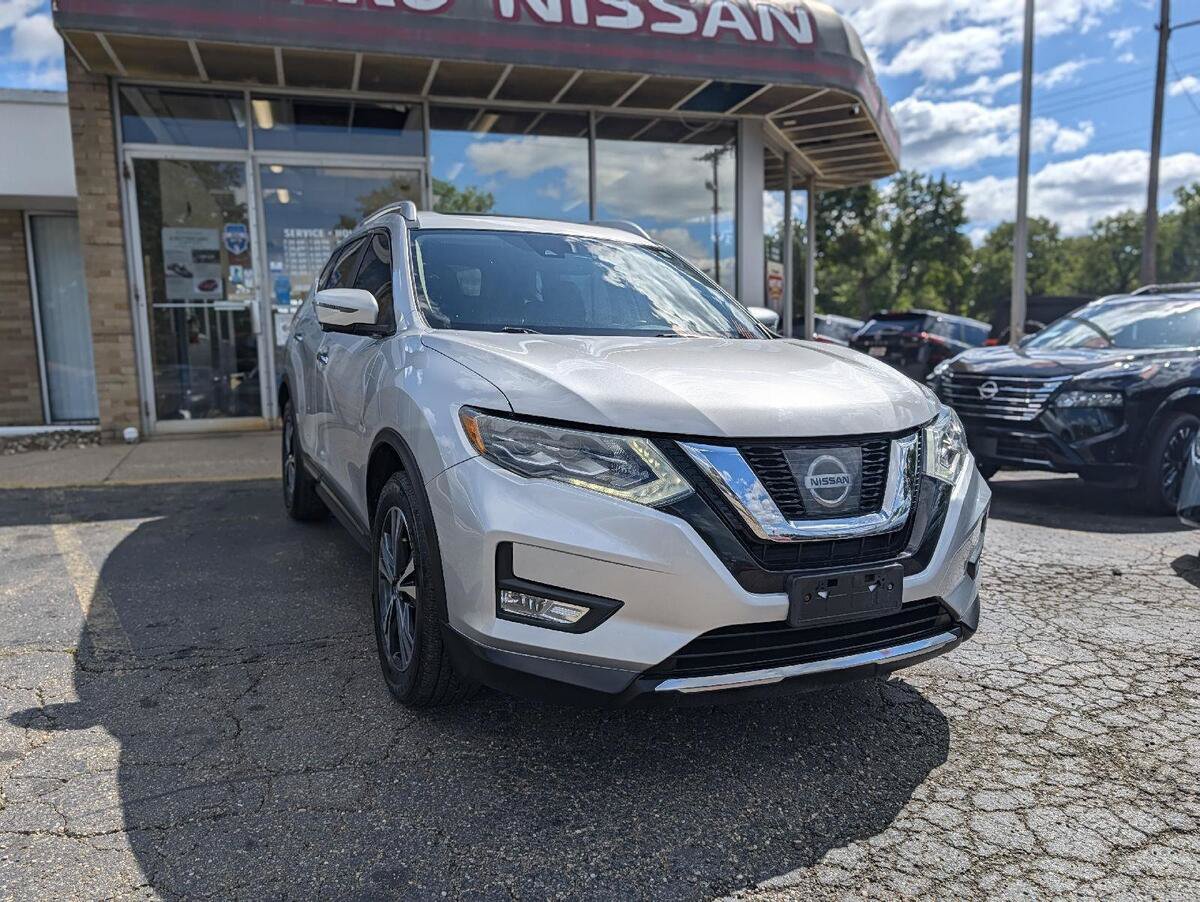 Used 2017 Nissan Rogue SL w/ SL Premium Package AWD/4WD image 14
