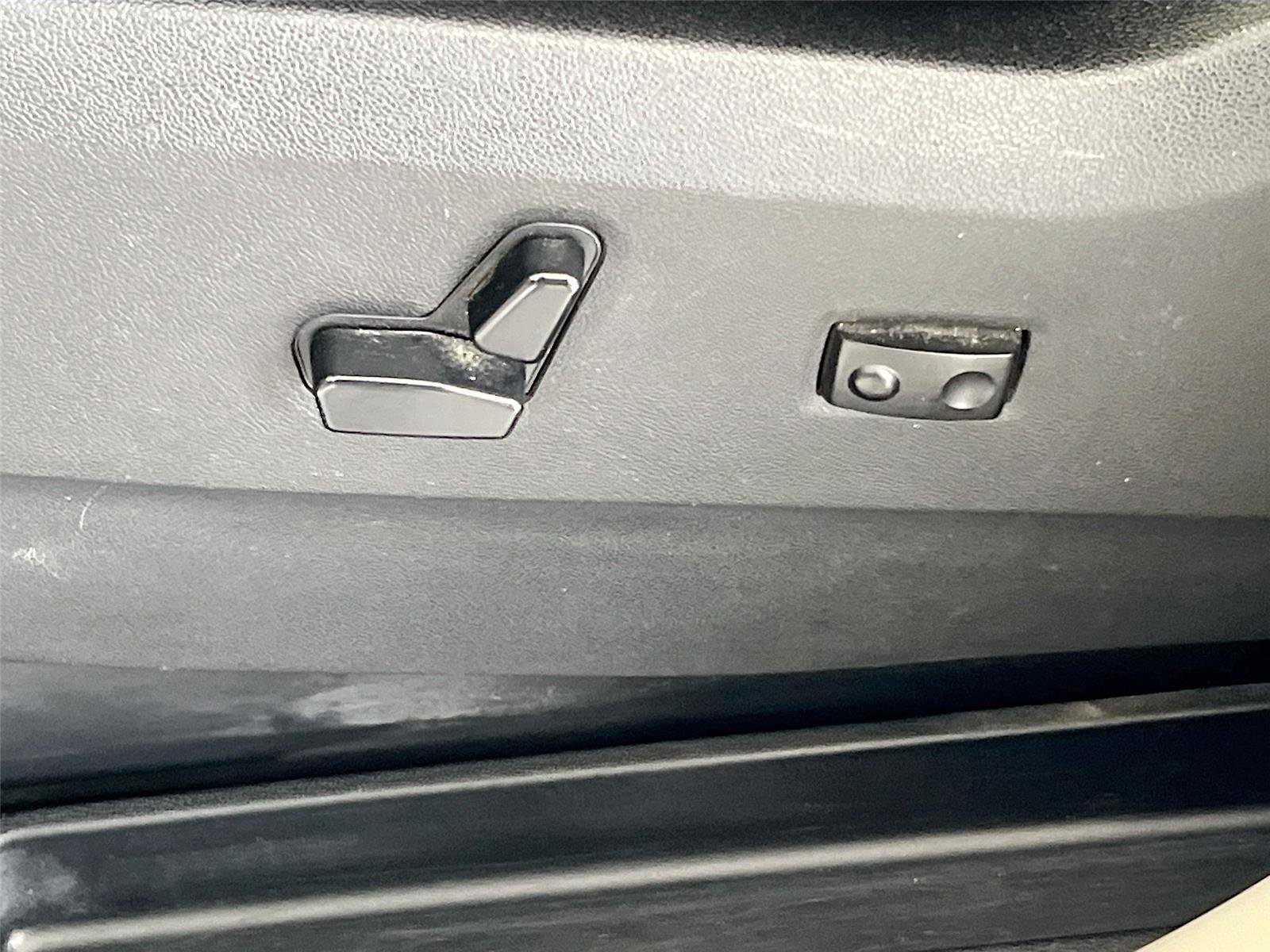 Used 2015 Dodge Grand Caravan SXT image 19