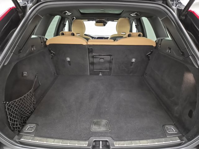 Used 2020 Volvo XC60 T6 Inscription w/ Protection Package Premier image 9