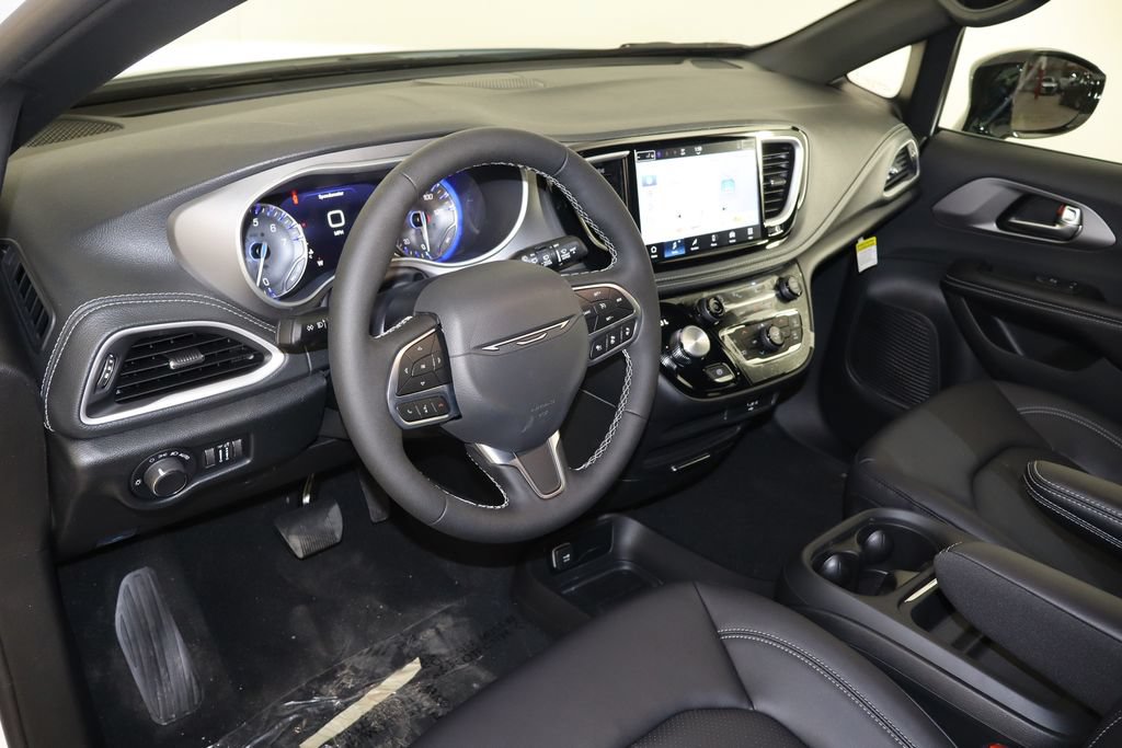 New 2027 Chrysler Pacifica Select FWD image 27