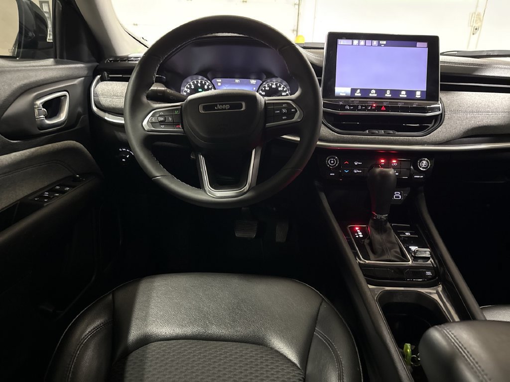 Used 2022 Jeep Compass Latitude AWD/4WD image 11