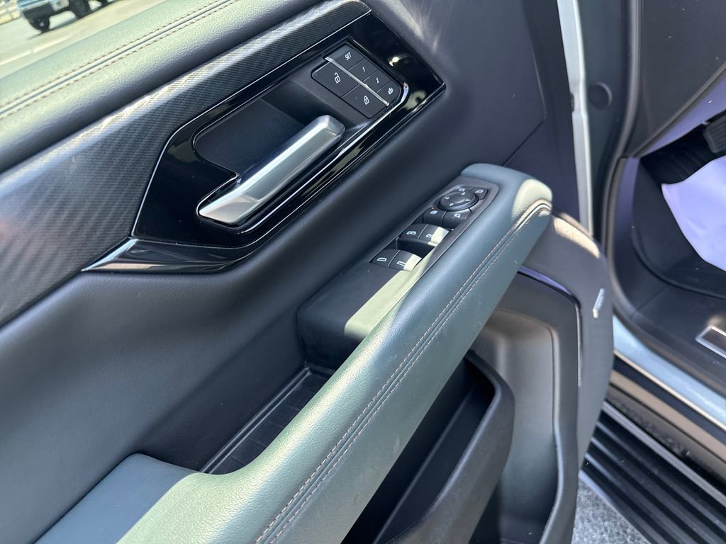 Used 2025 GMC Yukon AT4 w/ AT4 Premium Package image 12