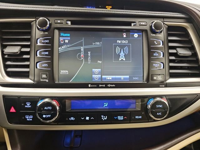 Used 2017 Toyota Highlander Limited image 25