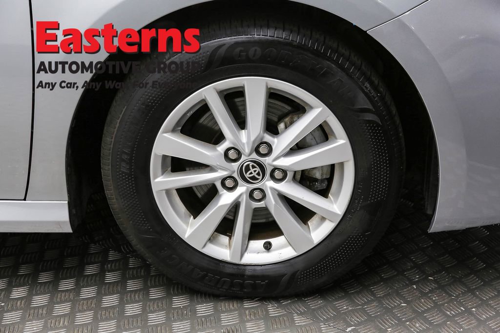 Used 2025 Toyota Camry LE image 32