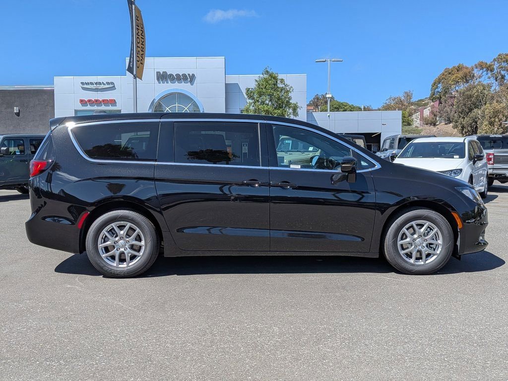 Used 2026 Chrysler Voyager LX image 6