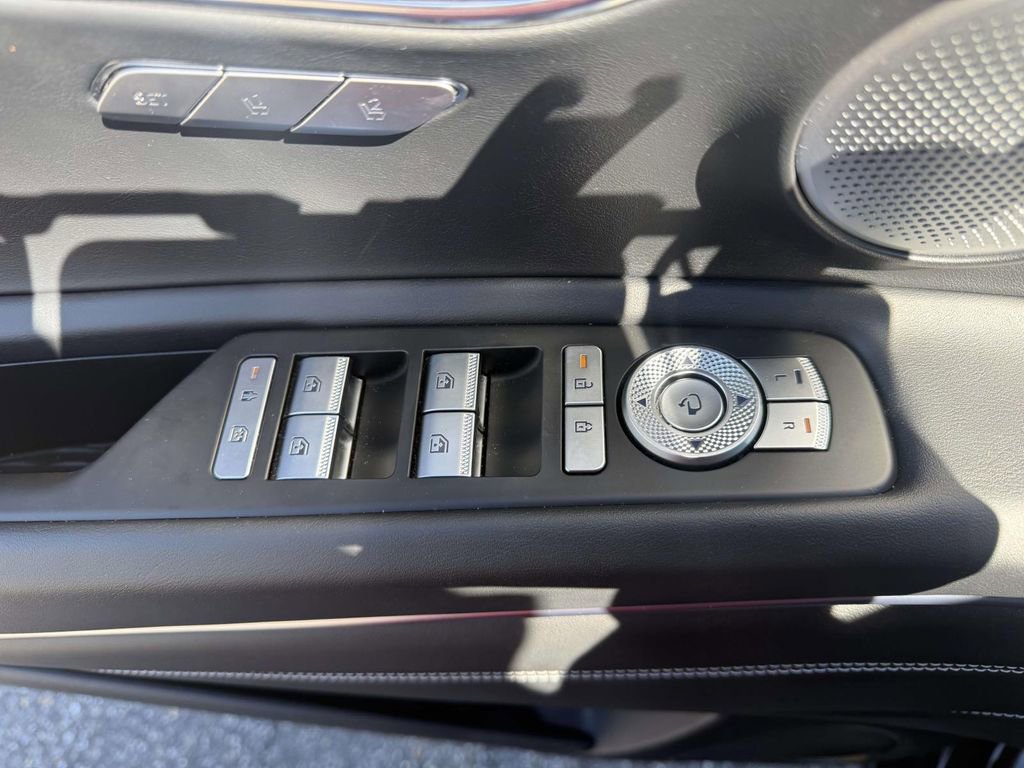 Used 2025 Genesis GV80 3.5T e-SC image 13