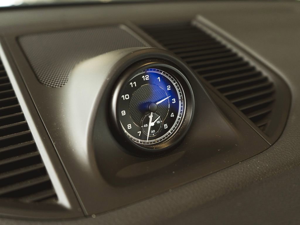 Used 2025 Porsche Macan image 25