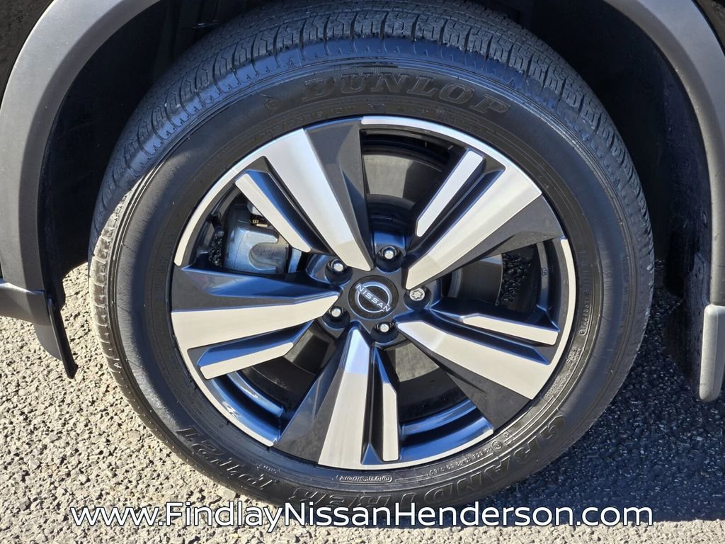 Used 2025 Nissan Rogue SL w/ Tech Package image 9