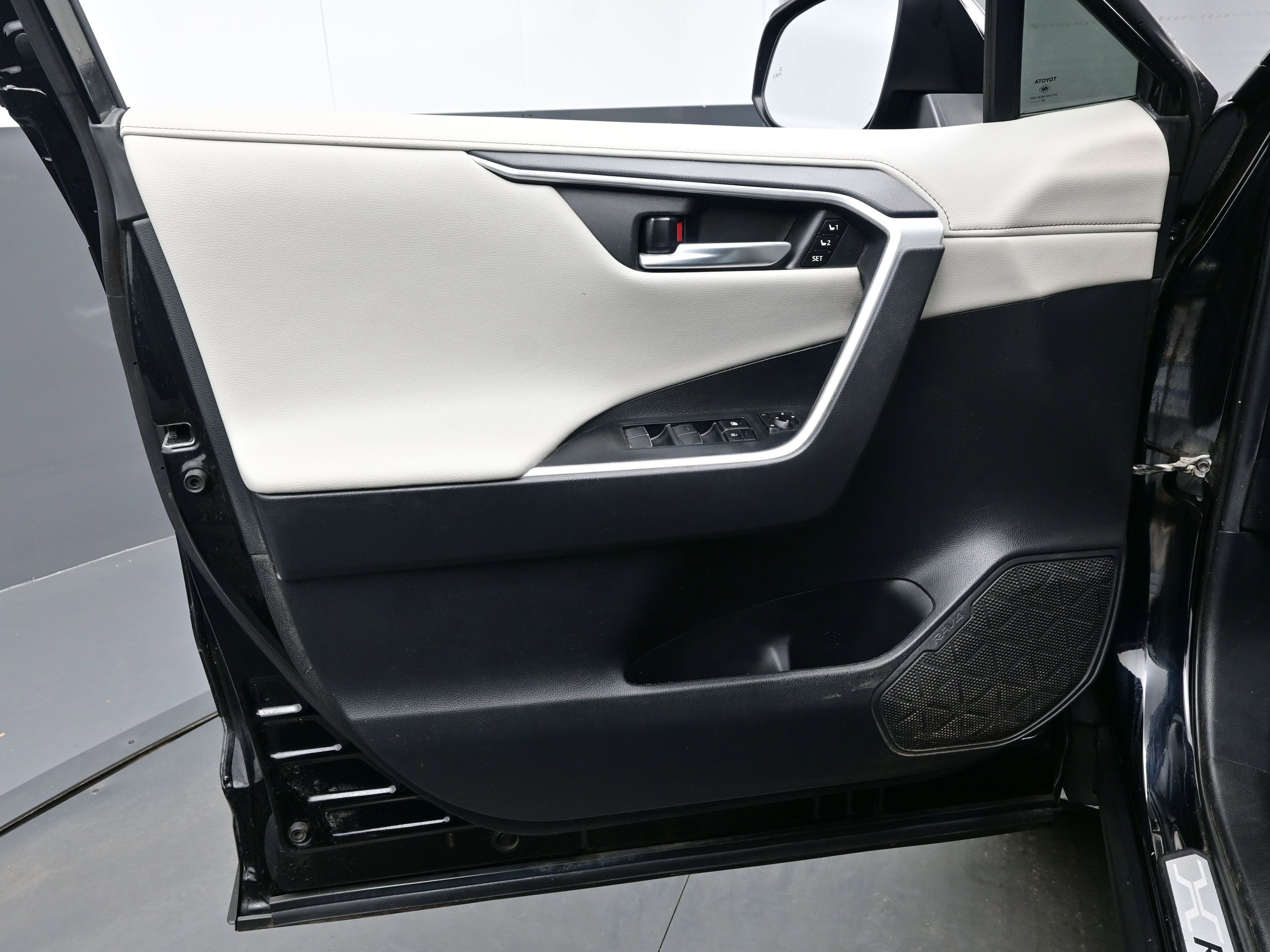 Used 2021 Toyota RAV4 Limited w/ Limited Grade Weather Package image 9