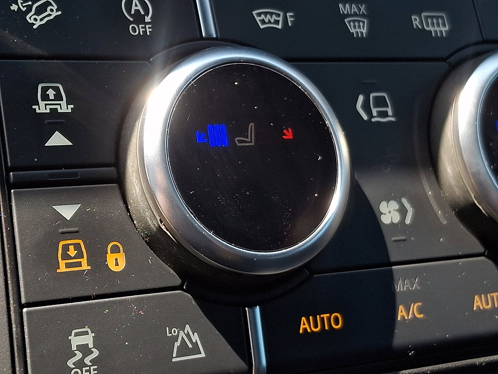 Used 2021 Land Rover Defender 110 X-Dynamic SE AWD/4WD image 24