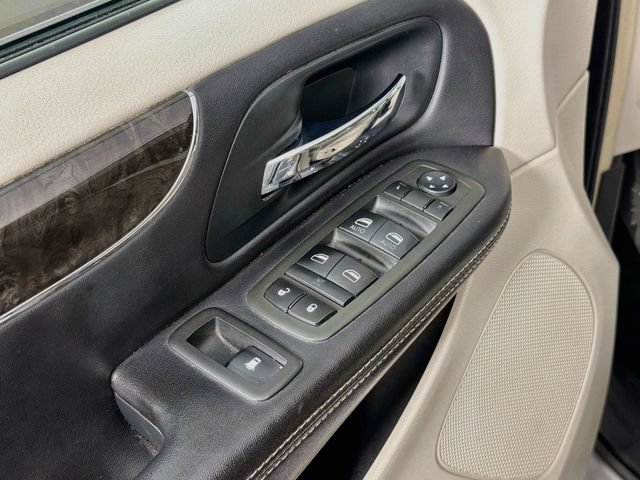 Used 2013 Chrysler Town & Country Touring FWD image 17