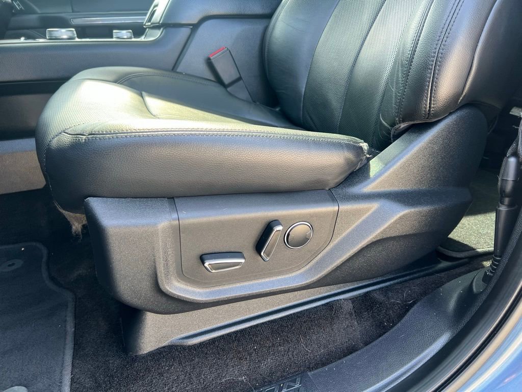 Used 2018 Ford Expedition XLT w/ Equipment Group 202A AWD/4WD image 14