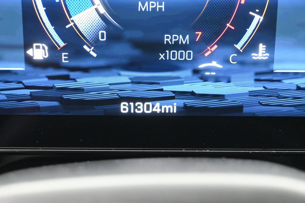 Used 2025 Chevrolet Suburban LT RWD image 32