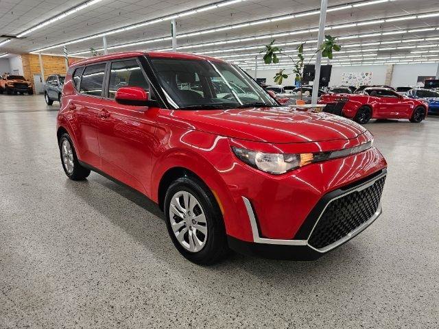 Used 2023 Kia Soul LX FWD image 3