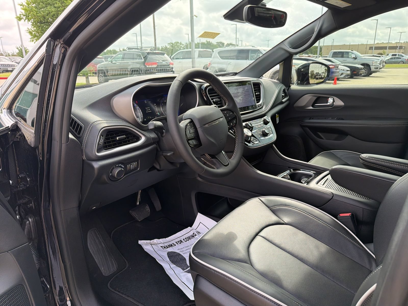 New 2027 Chrysler Pacifica Limited FWD image 14