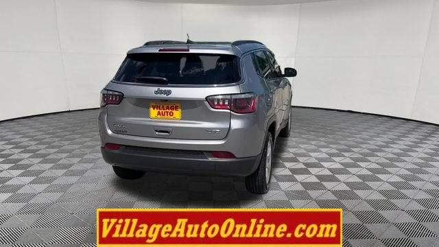 Used 2018 Jeep Compass Latitude w/ Popular Equipment Group AWD/4WD image 42