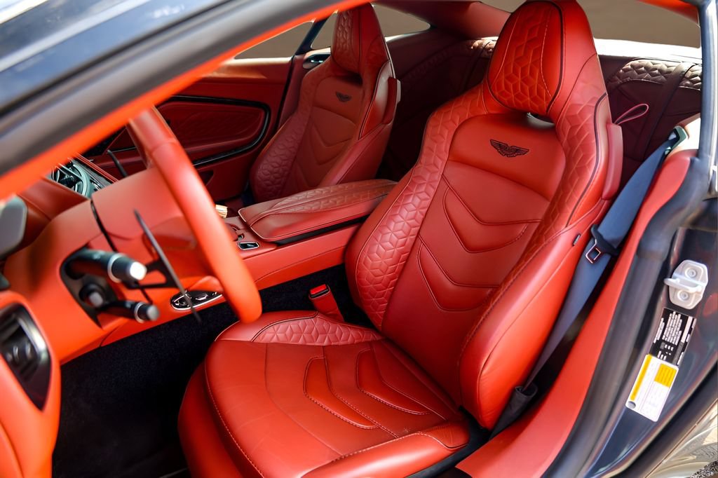 Used 2019 Aston Martin DBS Superleggera RWD image 7