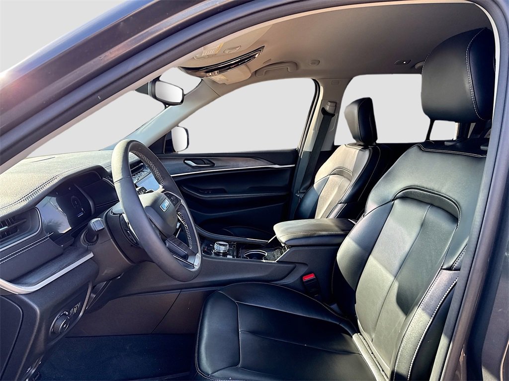 Used 2023 Jeep Grand Cherokee Limited image 8