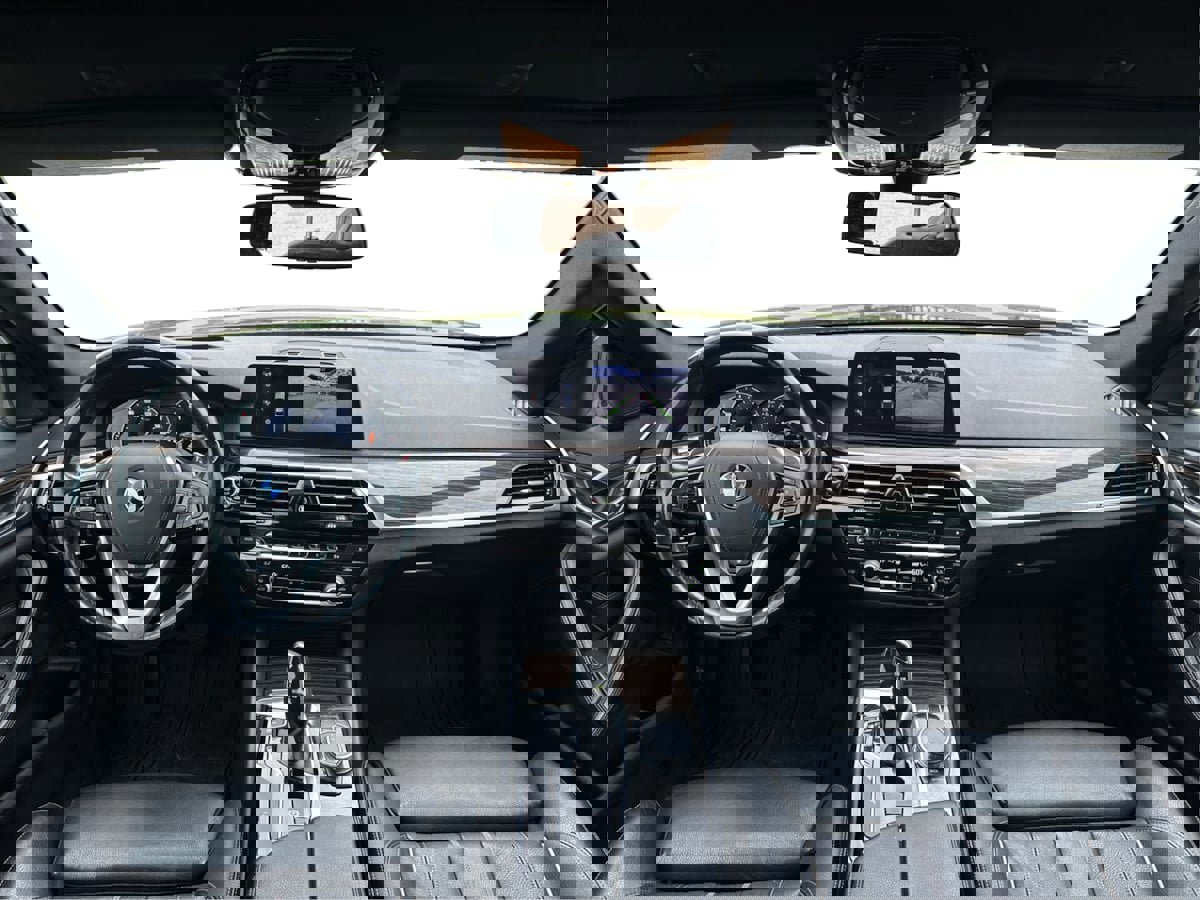 Used 2018 BMW 530i xDrive image 39