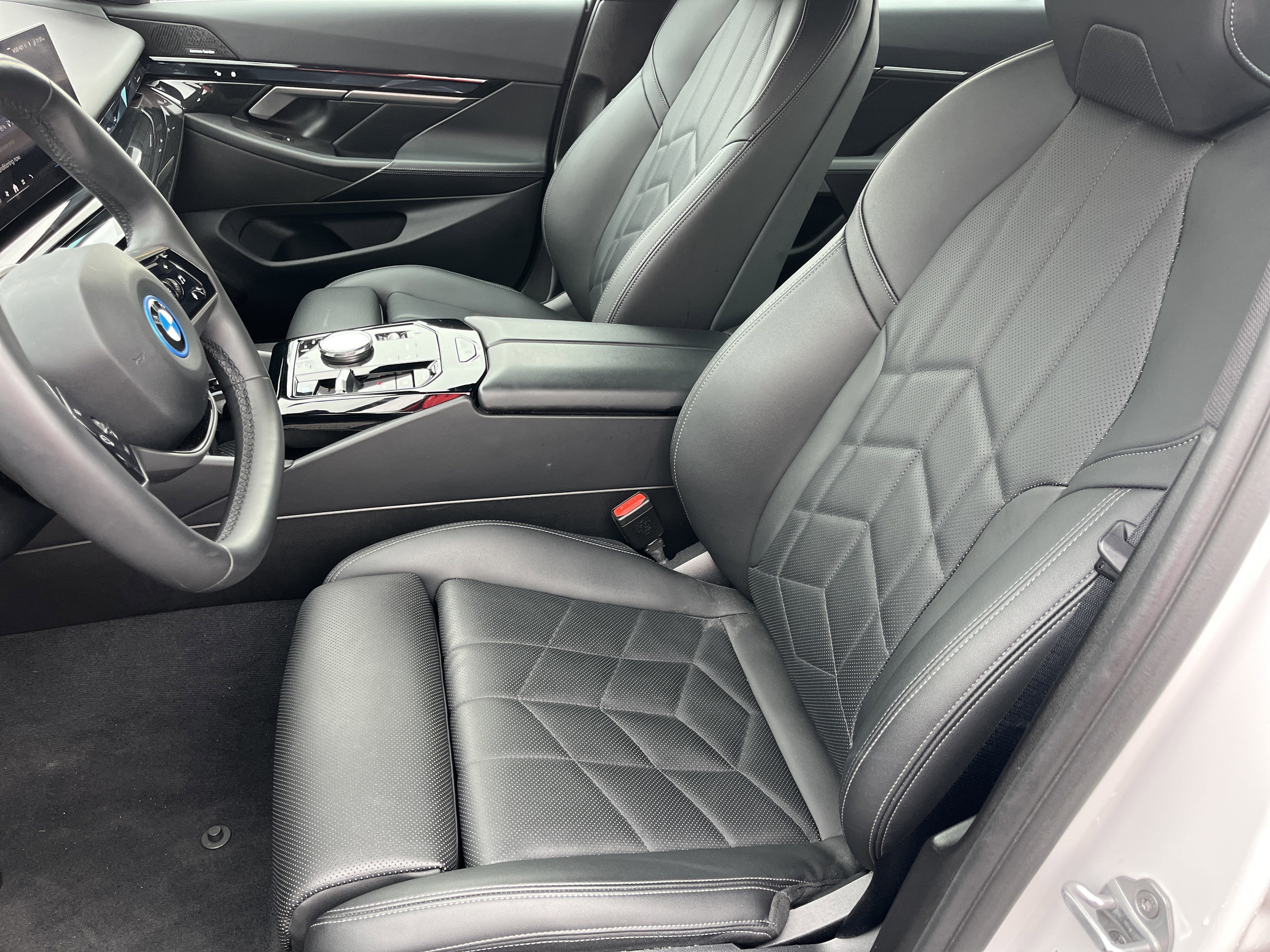 Used 2025 BMW i5 eDrive40i image 17