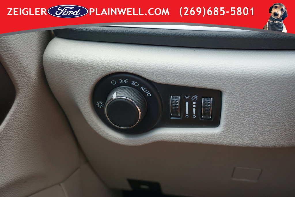 Used 2024 Chrysler Voyager LX FWD image 31
