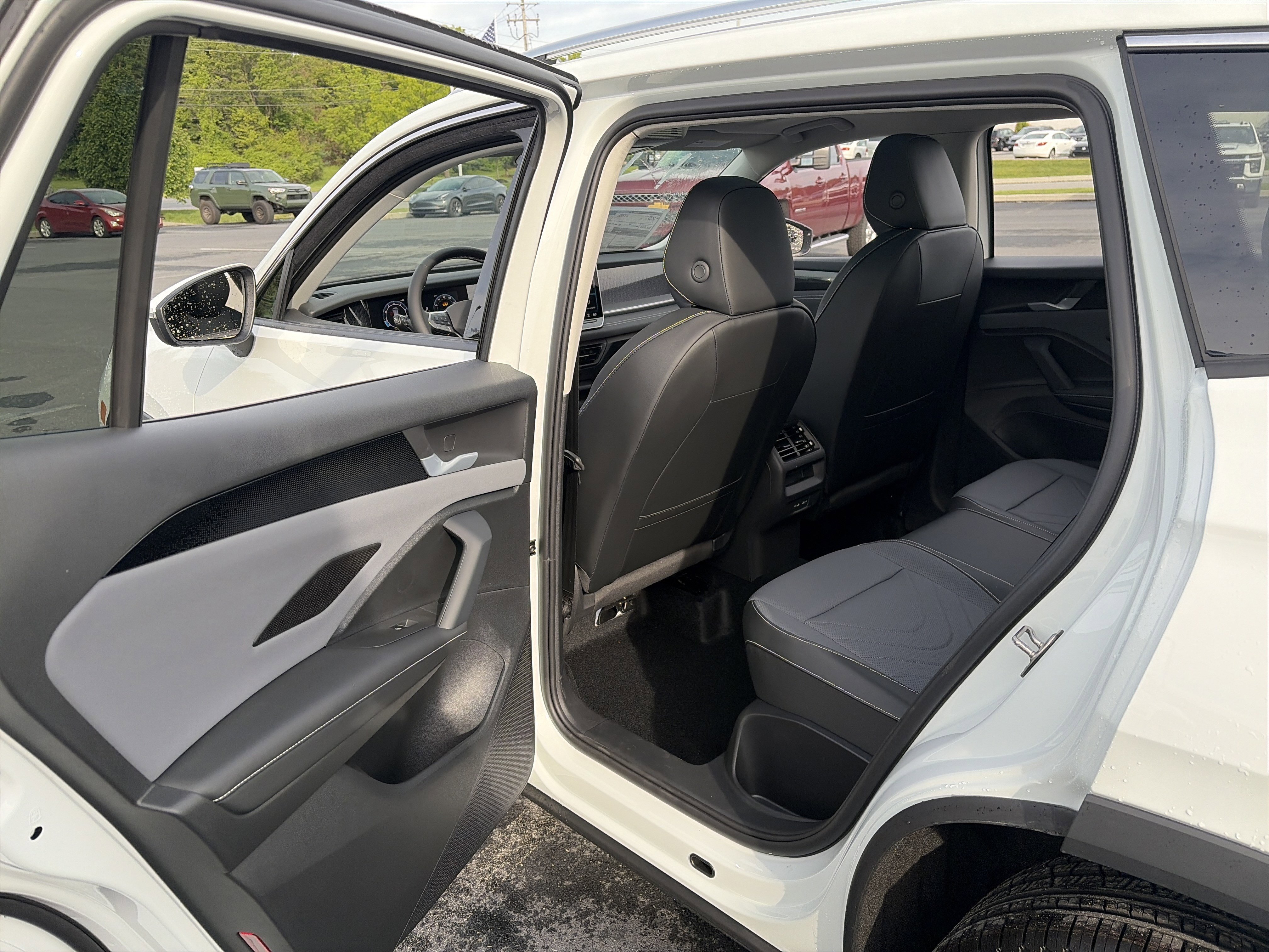 New 2026 Volkswagen Tiguan SE AWD/4WD image 15