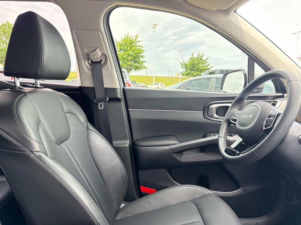 Used 2025 Kia Sorento S w/ Panoramic Sunroof Package FWD image 18